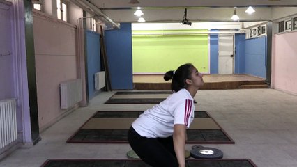 Süpürge sopasıyla başladığı halterde madalyalara abone oldu - GAZİANTEP