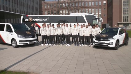 Fußball-Nationalmannschaft zu Besuch im Volkswagen Werk Wolfsburg