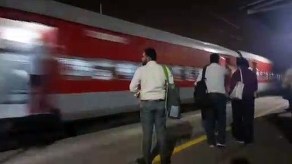 Agra Inter-city Express - (14212) Entering Platform