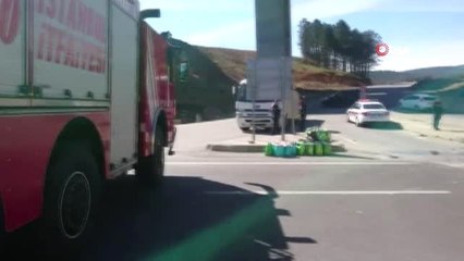 Pendik Şile Uzundere Kavşağı'nda Tırla Kamyonetin Çarpışması Sonucu Üç Kişi Yaralandı.