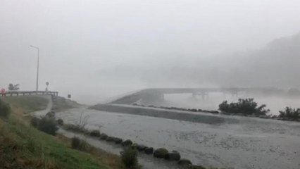 Шторм смыл мост в Новой Зеландии