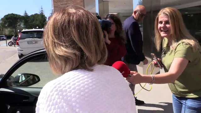 Carmen Borrego acude a una revisión médica acompañada de su madre