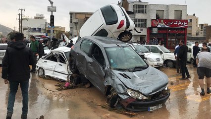 Скачать видео: فيضانات جارفة تجتاح محافظات إيرانية عدة