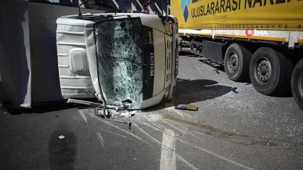 Pendik'te Tır ile Kamyonet Çarpıştı, 3 Kişi Yaralandı