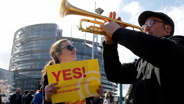 Европарламент одобрил директиву о защите авторских прав в интернете