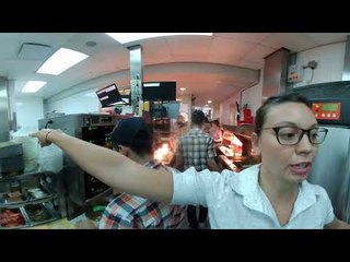 McDonald's en 360: Te mostramos lo que pasa detrás del mostrador
