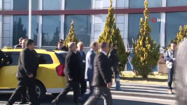 Kayseri Havaalanı'nda silah sesleri duyuldu yaralı polisler var
