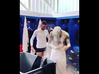 Huevazos y harina: descontrol en el vestuario del Inter por el cumple de Mauro Icardi