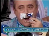 Guinzburg pierde una apuesta y se afeita el bigote