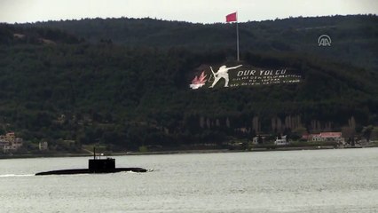 Rus denizaltısı Çanakkale Boğazı'ndan geçti - ÇANAKKALE