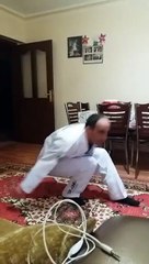 Bruce le Hüseyin Evde Tek Kalınca !