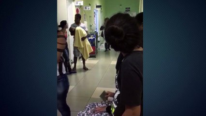 Pessoas esperam por horas para serem medicadas na UPA Veneza