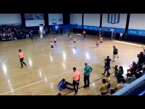 Increíble chilena de la Selección Argentina de talla baja ante Brasil