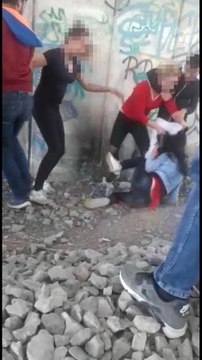 Genç Kızı Saçlarından Tutup Tekme Tokat Dövdüler, Dehşeti Kaydettiler