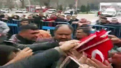 En renkli miting...10 zurnacı ve 100 davulcu ile gövde gösterisi yaptı