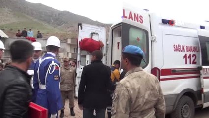 Şehit Asker Şırnak'ta Gözyaşları Arasında Toprağa Verildi