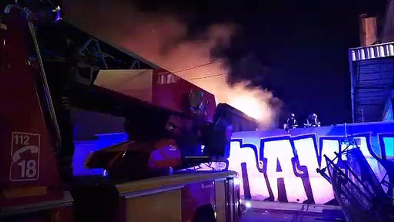 Incendie à Lyon Confluence : les pompiers en action