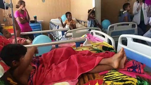 Médicos dançarinos levam alegria a hospitais na Venezuela