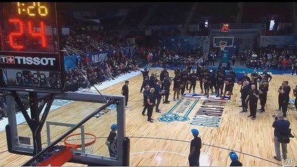 Télécharger la video: Half Court Shot Contest! LeBron James vs Kevin Durant, Kyrie Irving, Klay Thompson, & James Harden