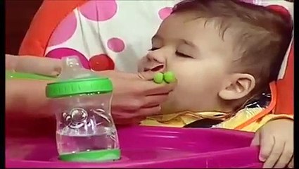 "شوية تجيبلك مم وشوية تهشك فيك".. شعبان عبد الرحيم يغنى للأم