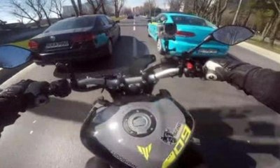 Motosikletli maganda sevgilisine dehşeti yaşattı