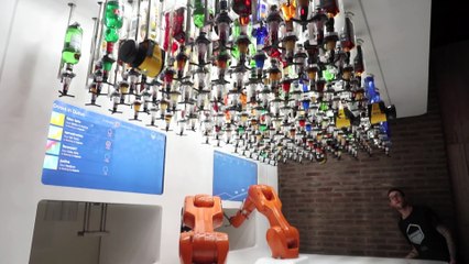 Walter le robot barman du Bionic Bar à Strasbourg
