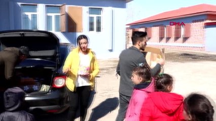 Ağrı Fotoğraf Çekerken Başlattığı Kampanyayla 20 Bin Çocuğa Bot Giydirdi-1