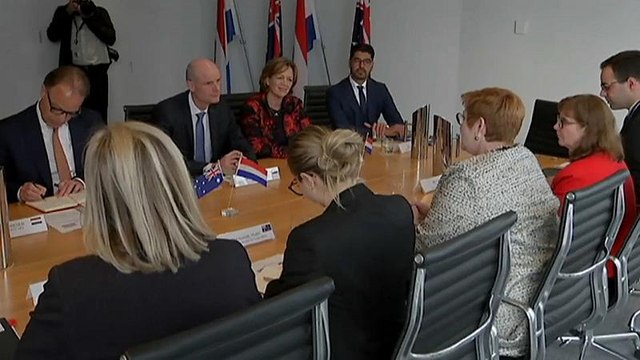 Гибель МН17: первые трехсторонние переговоры