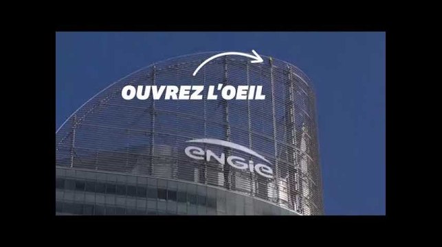 Le Spider-Man français Alain Robert escalade la tour Engie