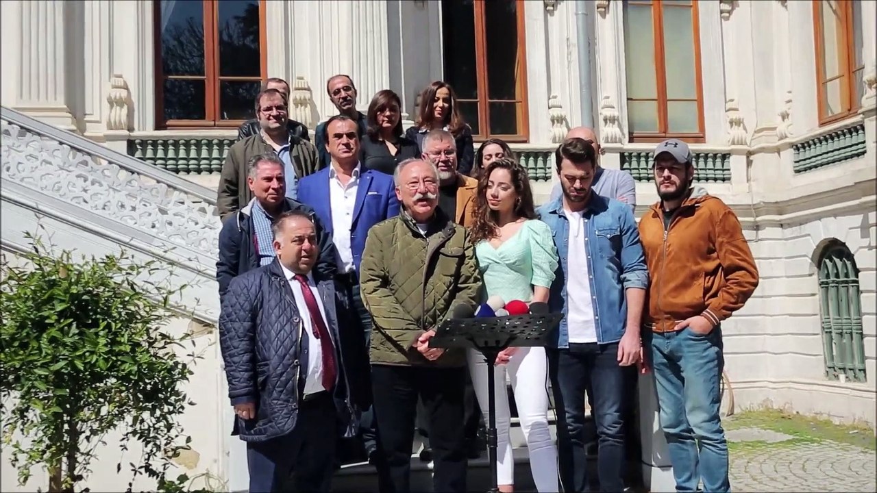 "Hababam Sınıfı Yeniden"... EKİP, O MEŞHUR MERDİVENLERDE BULUŞTU!..