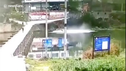 Good Samaritans rescue driver after car falls into river in China’s Guizhou