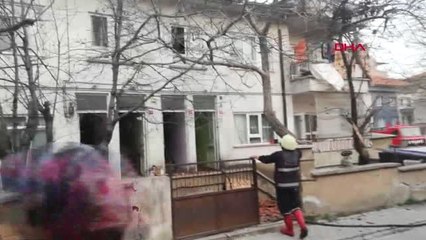 Kütahya Gözleme Yaparken, Evin Çatısını Yaktı