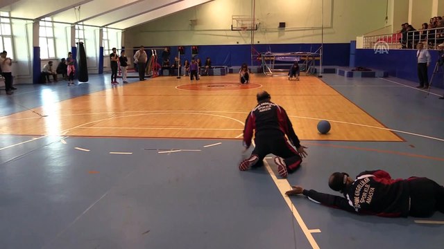 Üniversite öğrencileri, görme engellilerle golbol oynadı - AMASYA