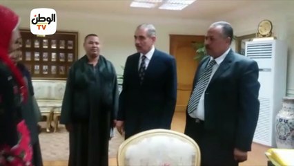 محافظ أسيوط يكرم طالبة بـ أولى ثانوي تعمل سائقة نقل لمساعدة والدها
