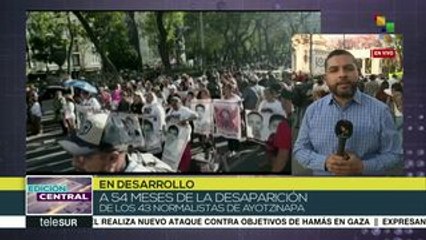 México: padres se movilizan a 54 meses de la desaparición de los 43