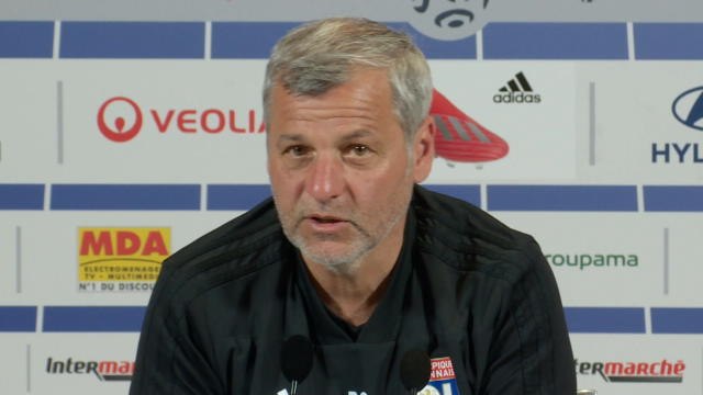 30e j. - Genesio : Memphis Depay est plus à l'aise dans l'axe, j'en conviens