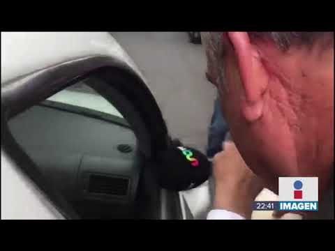 Reporteros rompen el espejo retrovisor del auto de López Obrador | Noticias con Ciro