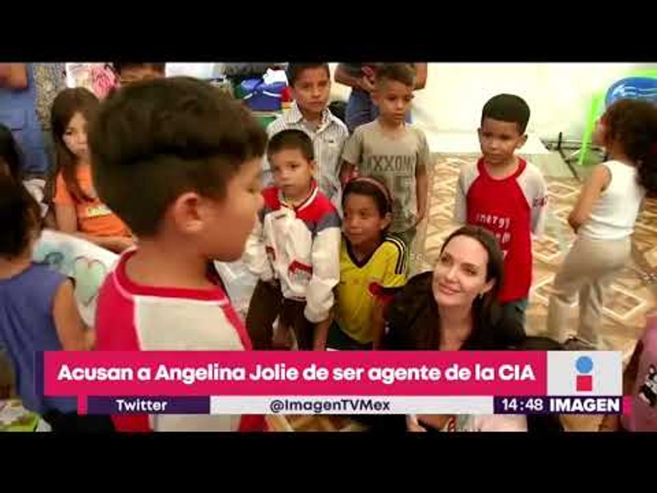 Acusan a Angelina Jolie de ser agente de la CIA | Noticias con Yuriria Sierra