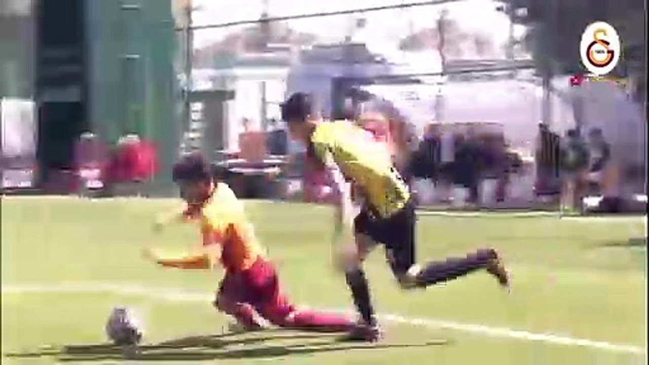 Foot : le geste de grande classe d'un U14 de Galatasaray !