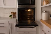 How to Clean Your Oven with Natural Ingredients