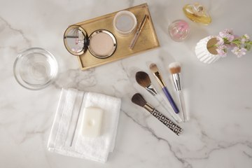 How to Clean Makeup Brushes