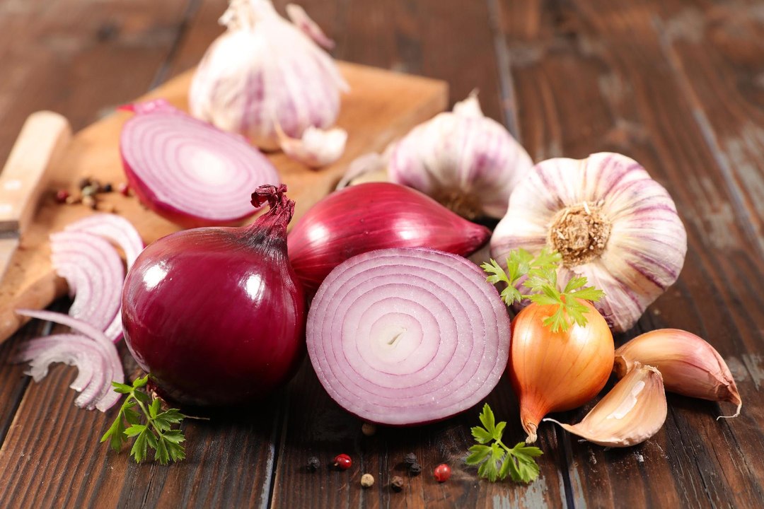 Eating Garlic and Onions May Help Prevent Color...