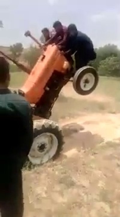 Faire une roue arrière avec un tracteur c'est possible.. Mais dangereux