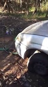 Quand le remorquage d'une voiture fini très mal pour la carrosserie