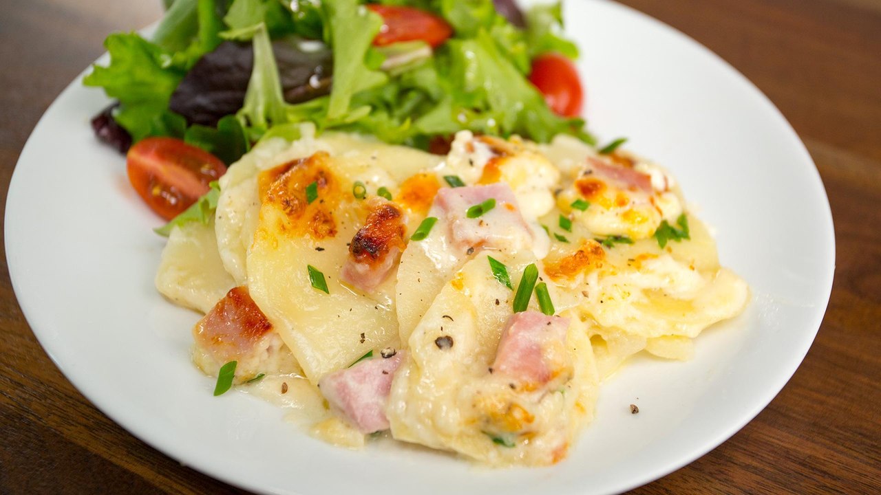 How to Make Cheesy Scalloped Potatoes and Ham C...