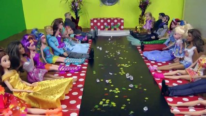 Défilé de MODE ! Elsa, Anna Et Raiponce. Belle, pétillante robes, de la musique et de plaisir!