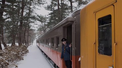 This $11 Train Ride Takes You Through Japan's Most Scenic Winter Landscapes While You Sip Sake