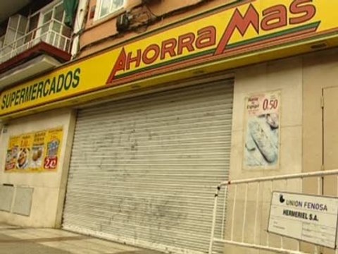 Atracan un supermercado y huyen con 2.000 euros
