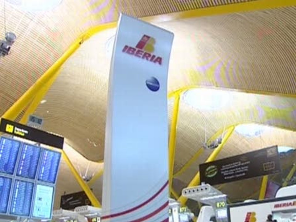 Los viajeros de Barajas opinan sobre la huelga