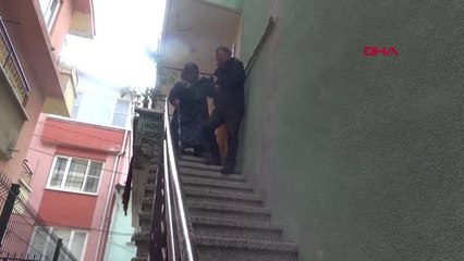 Balıkesir'de 90 Yaşındaki Kadın, Oyunu Ekiplerin Yardımıyla Kullandı